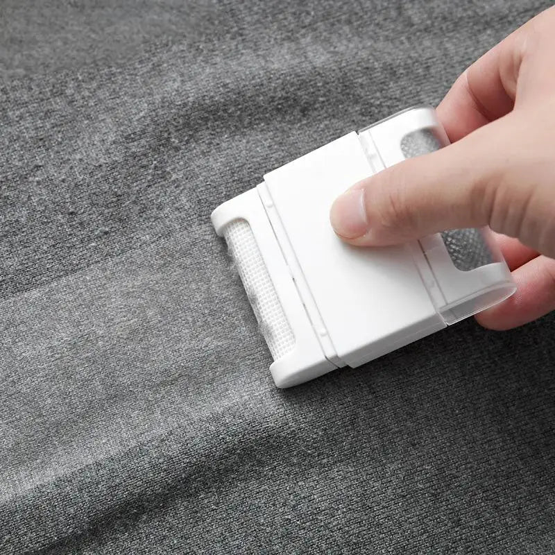 Mini Manual Lint Remover – Portable Fuzz & Hair Trimmer for Clothes